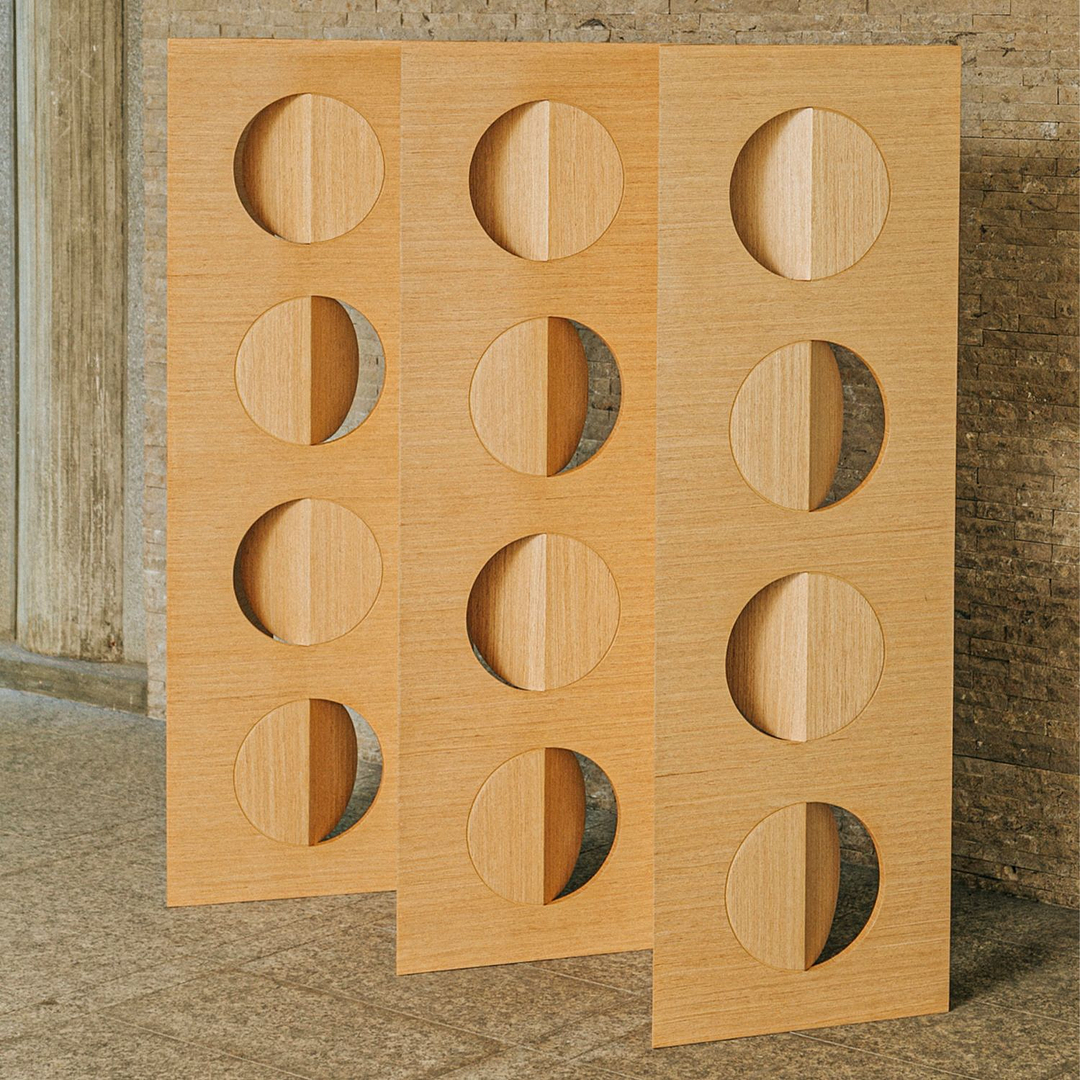 Divisor de espacios en madera de la colección de Volante Studio